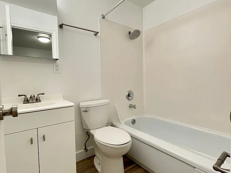 Village Vista Apartments — Photo 75