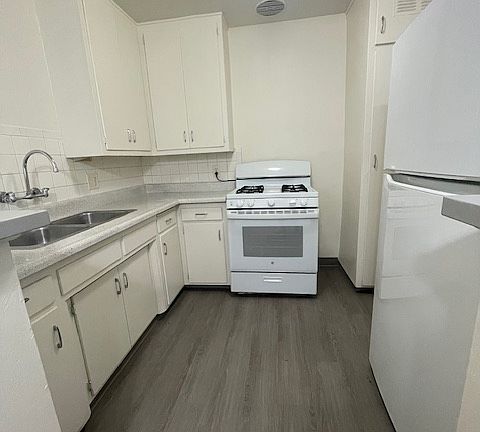 5th image of 4405 Parks Ave #D