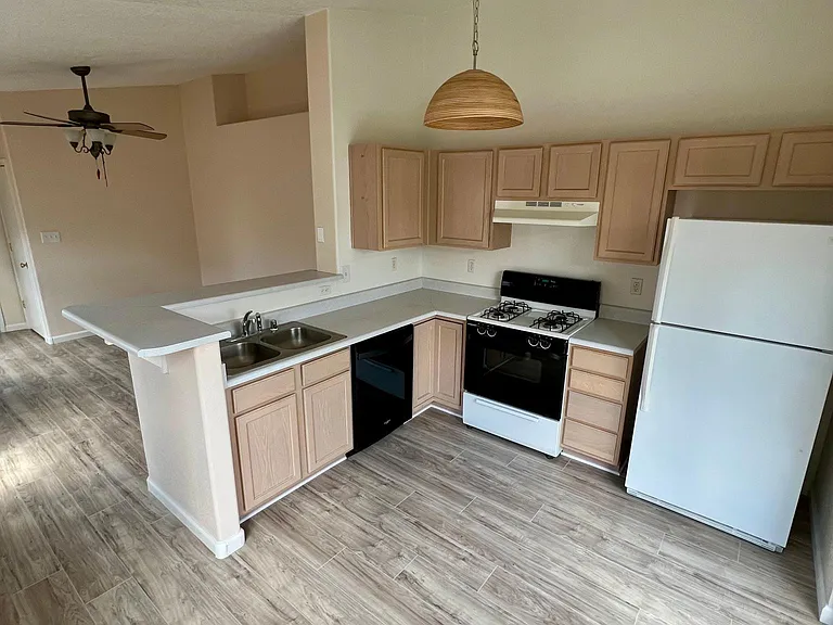 7068 Skylar Dr NE — Photo 4