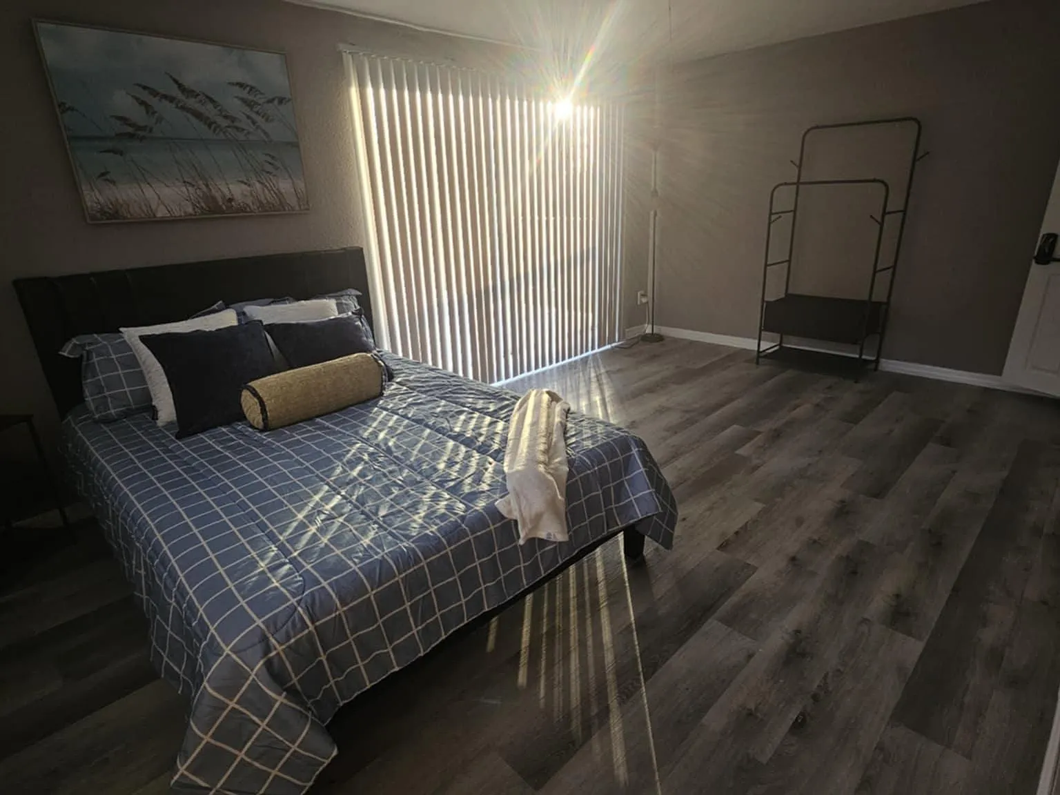 4 bed, 2.0 bath, 1724 sqft, $957 — Photo 4