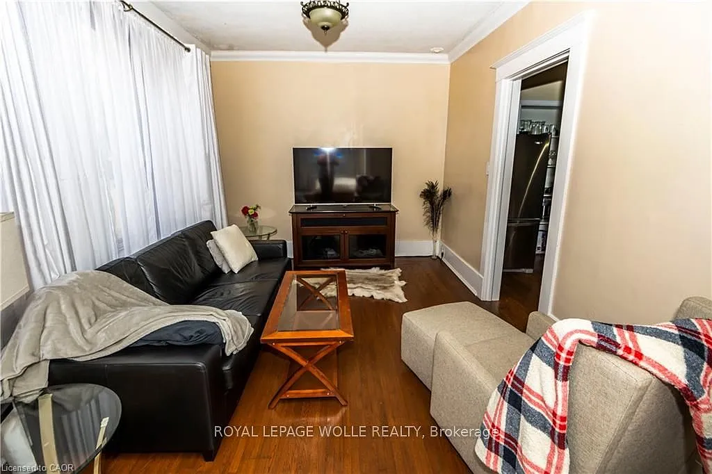 Building Photo - 408 Wellington St N #2