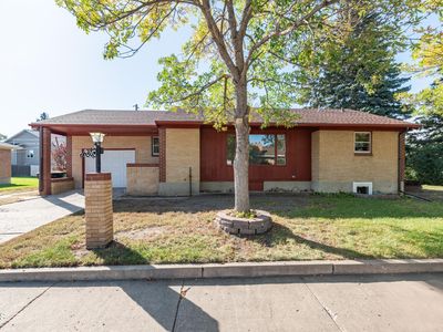 705 8th Ave NW, Mandan, ND, 58554