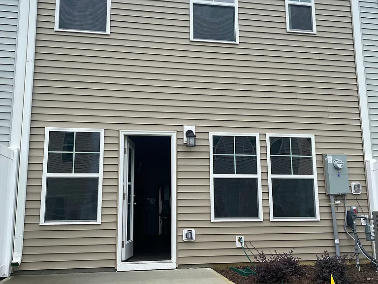 277 Paramount Dr — Photo 24