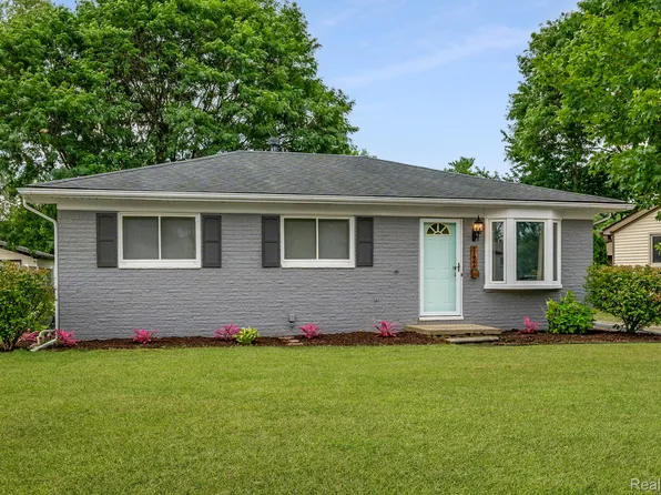 21966 Flanders St, Farmington Hills, MI 48335