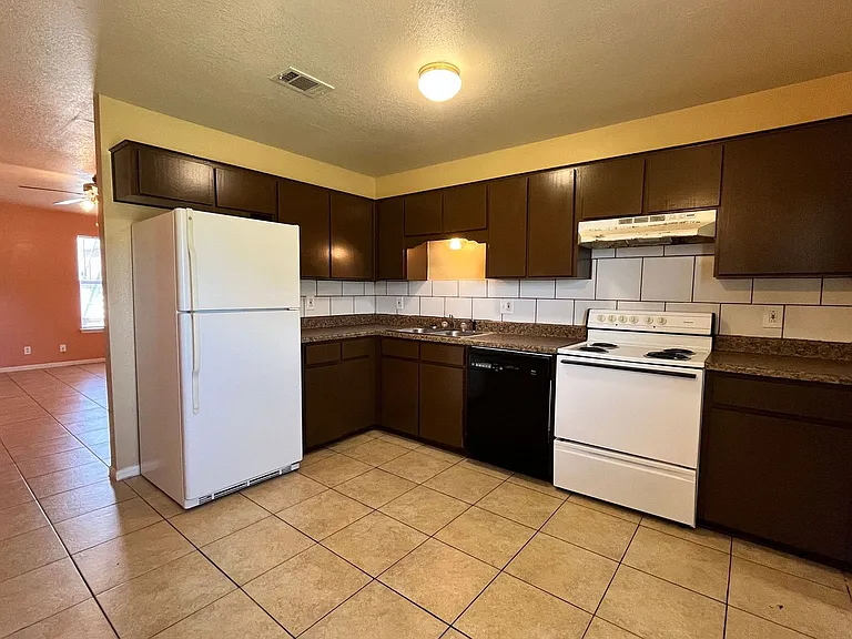 1007 Circle M Dr #C — Photo 5