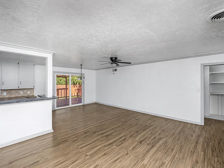 713 NW 32nd St — Photo 11