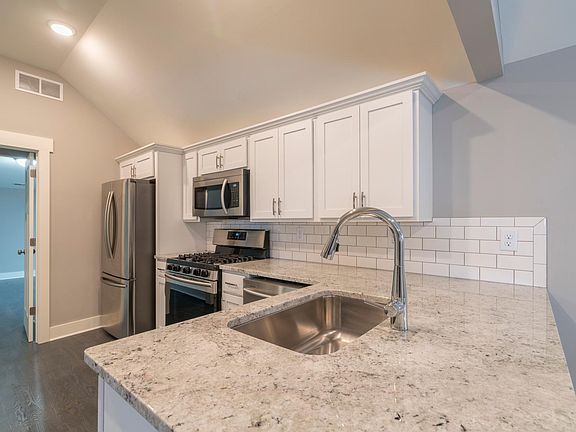 5th image of 609 Sibley St NW