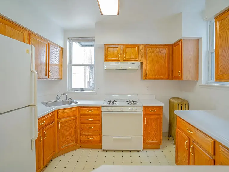 859 Granite St — Photo 3
