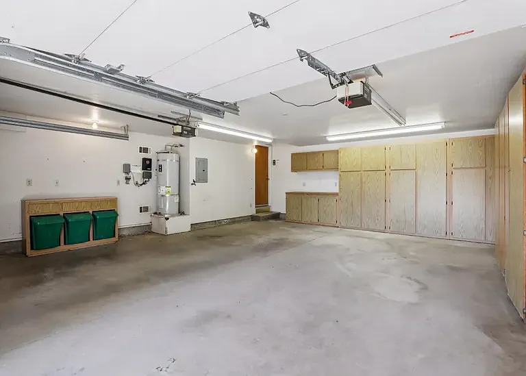 1112 Schauer Ct — Photo 17