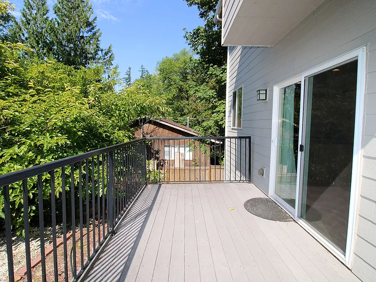 9946 NW Taylor St — Photo 27