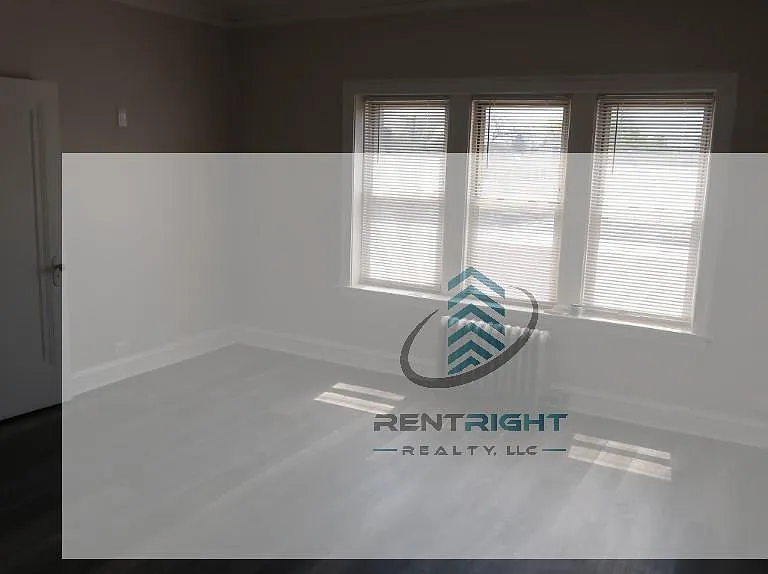 4477 N Elston Ave #303 — Photo 4