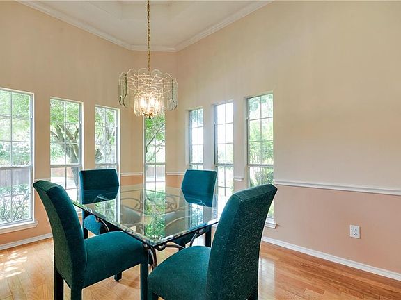 5th image of 3039 Hillingdon Dr