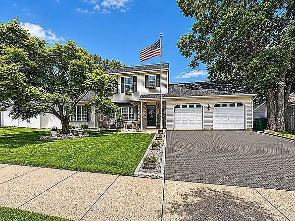 7 Pinyon St, Howell, NJ 07731