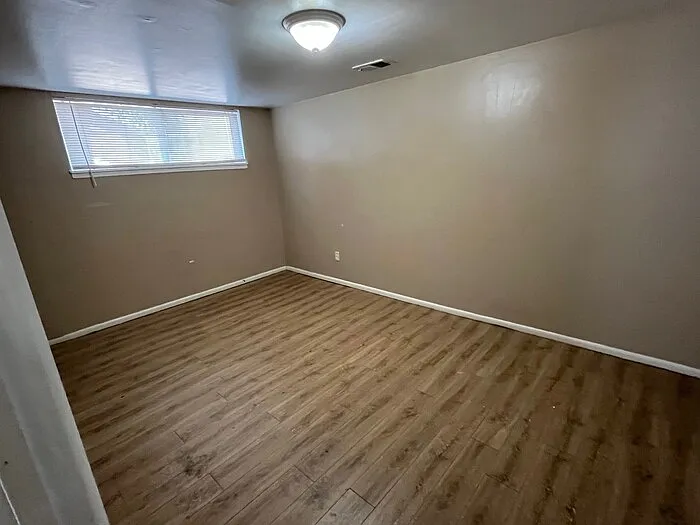 2 bed, 1.0 bath, 980 sqft, $1,250 — Photo 3