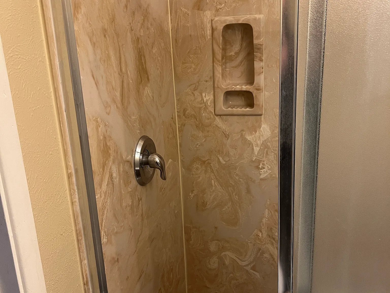 Quality, Updated Studio Apartments in Great North UNM Community — Photo 3