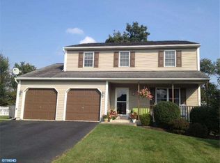 517 Meadowcrest Ln, Douglassville, PA 19518