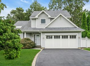 7 Silver Pond Cir, Commack, NY 11725