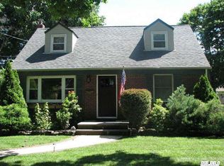 615 8th Ave, East Northport, NY 11731