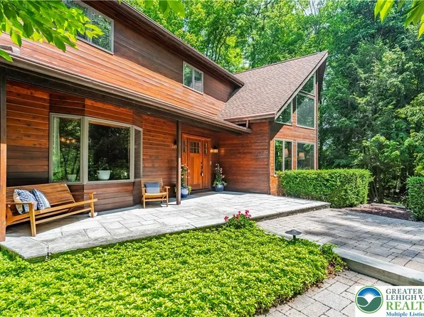 3416 Oak Hill Rd, Emmaus, PA 18049