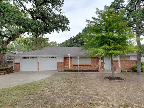 628 Woodcrest Dr, Hurst, TX 76053