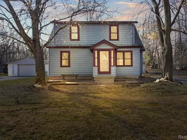 22893 Golfview Dr, Southfield, MI 48033