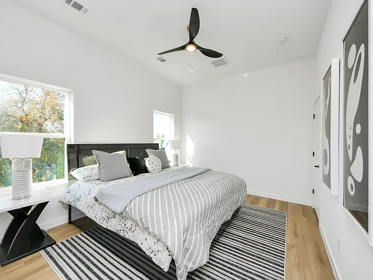 1216 E 34th St #C — Photo 24