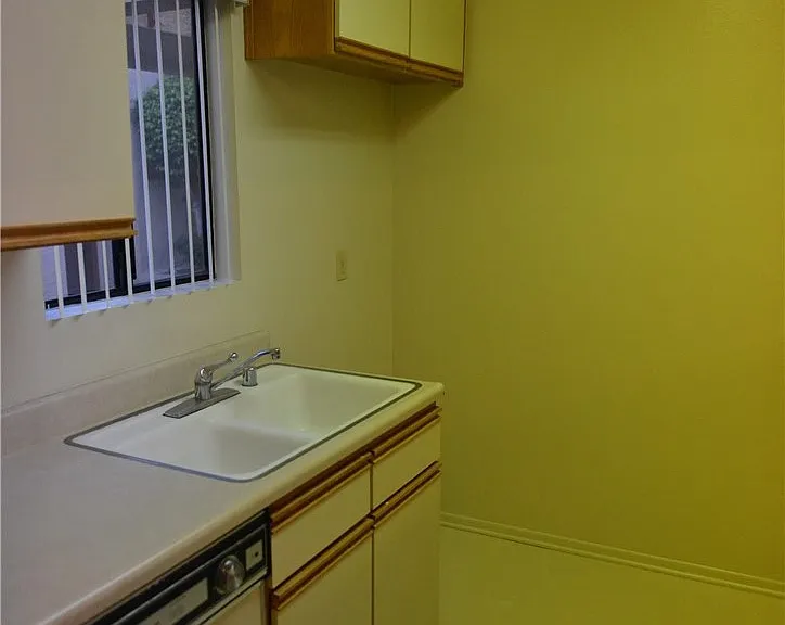 410 Milford St #103 — Photo 3