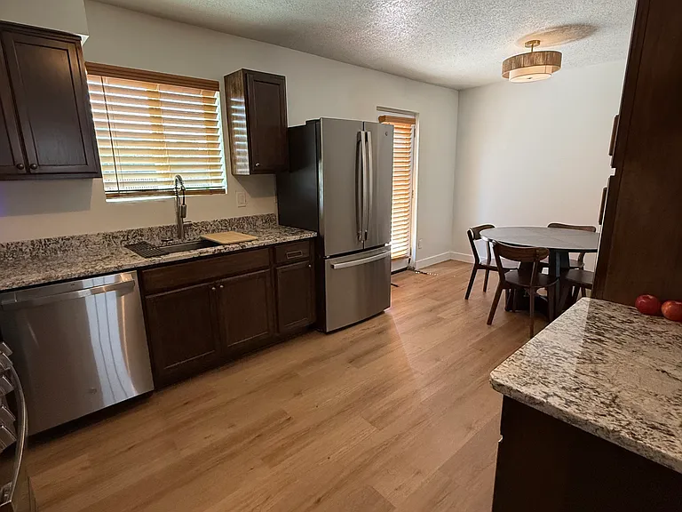 1407 El Camino Real St — Photo 10