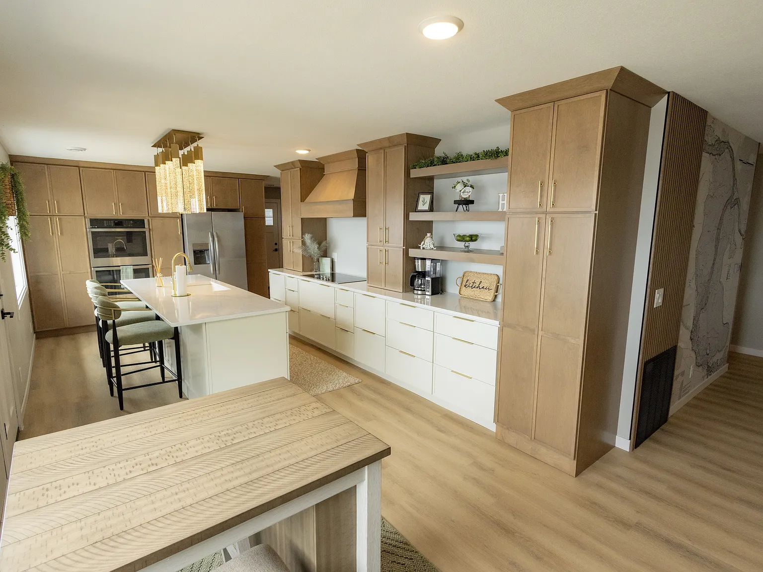 3 bed, 2424 sqft, $4,200 — Photo 4