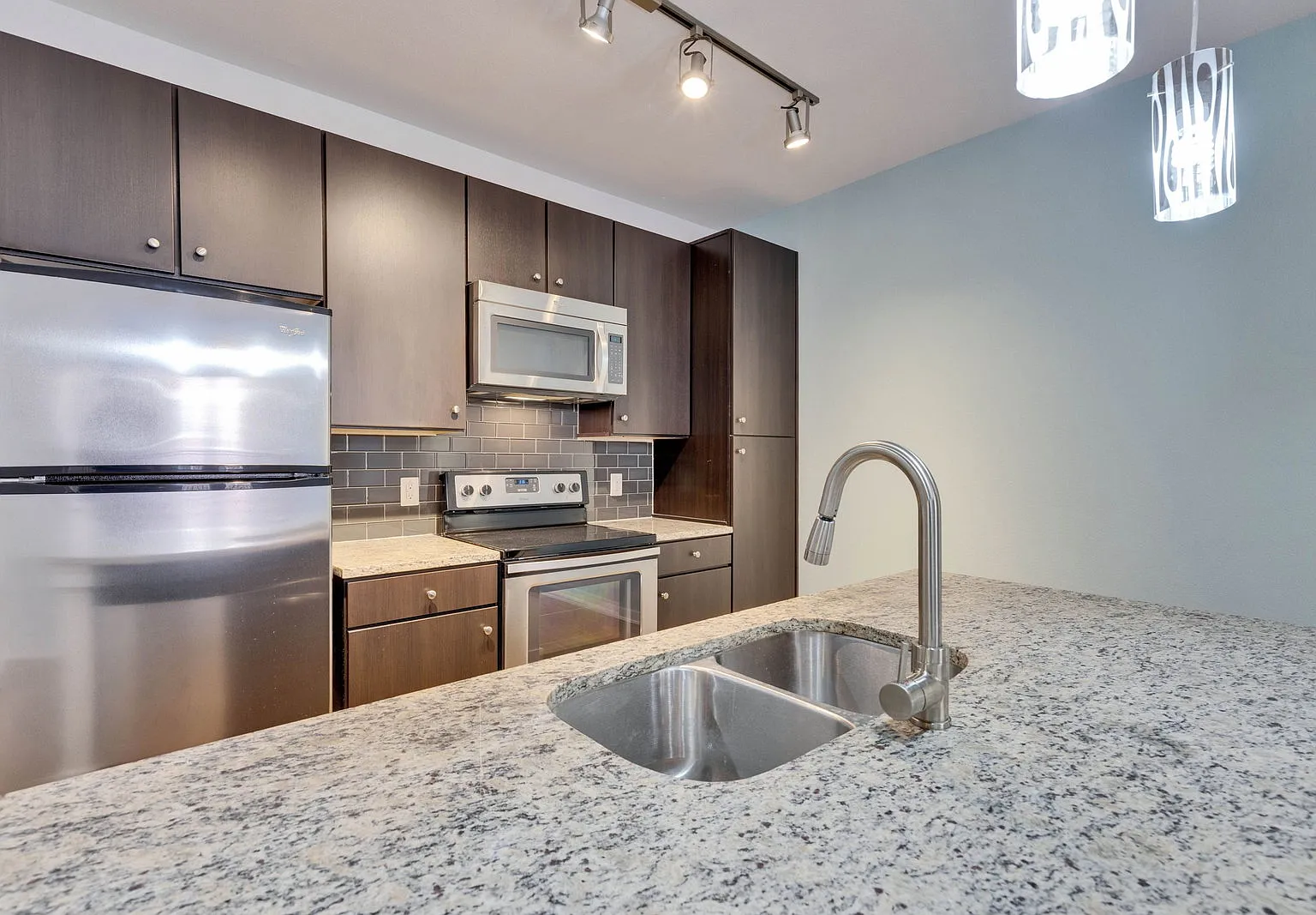 1 bed, 1.0 bath, 780 sqft, $2,000 — Photo 3