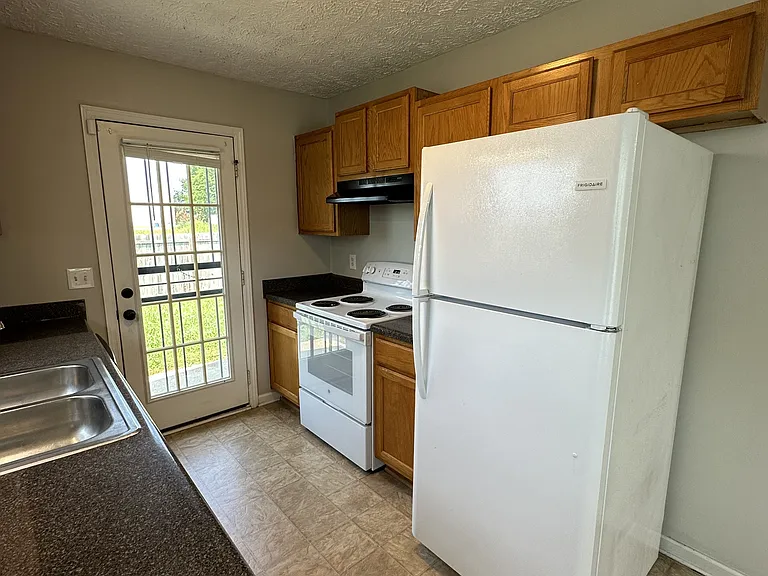 2815 Elijah Dr — Photo 6