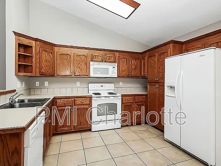 510 S Ridge Ave — Photo 2
