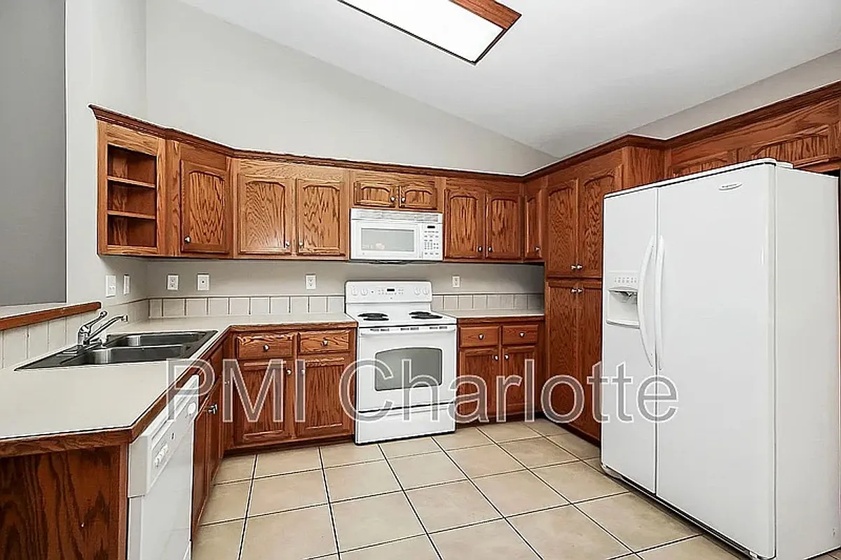 Building Photo - 510 S Ridge Ave