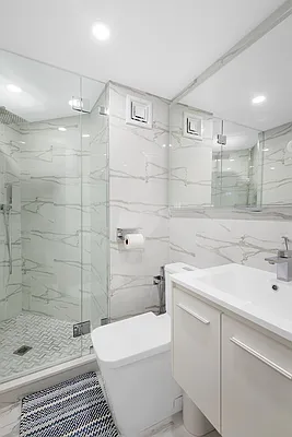 Rented by R New York | media 42