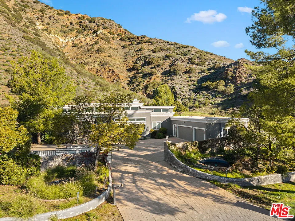 3699 Kanan Rd
