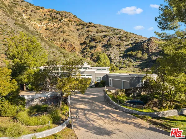 3701 Kanan Rd, Agoura Hills, CA 91301