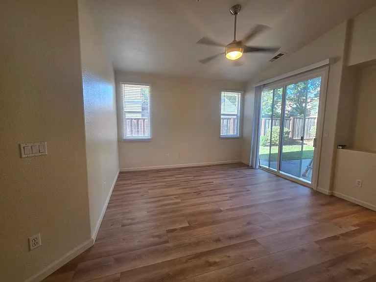 1646 Mallard St — Photo 13