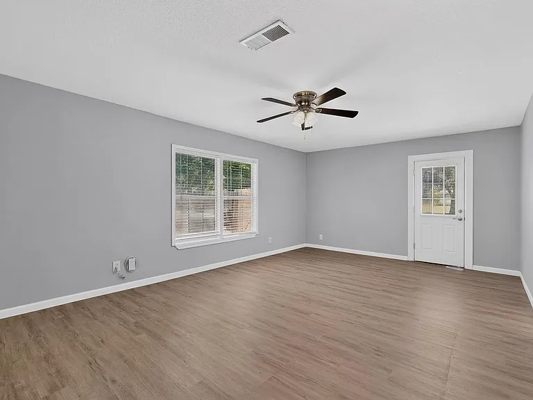 2307 Galway St — Photo 19