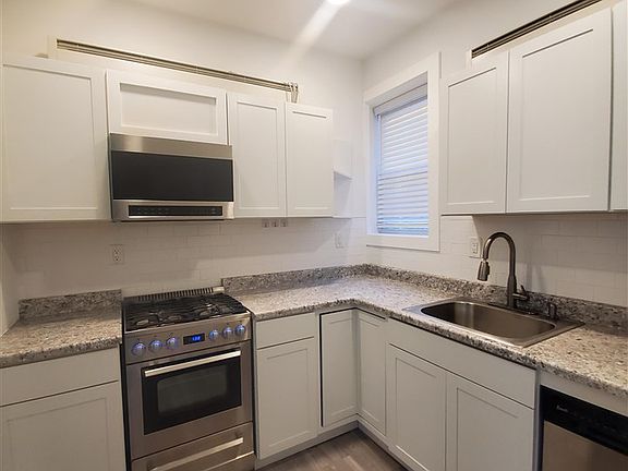 4th image of 215 Mallory Ave