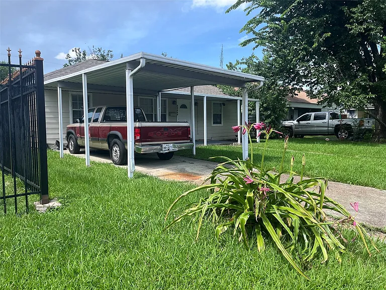 10417 Fairfax St — Photo 9