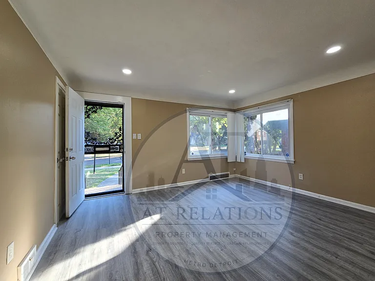 15663 Carlisle St — Photo 7