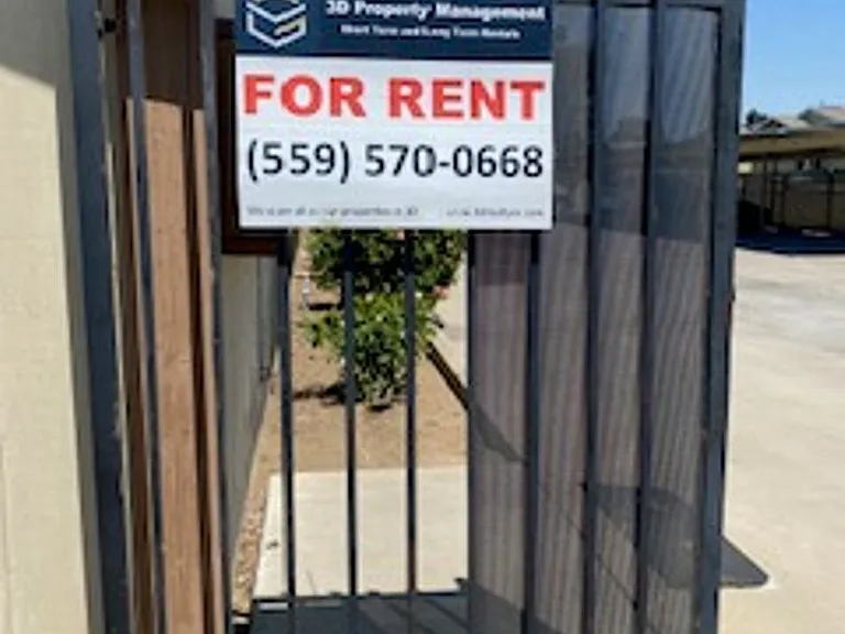 3352 N Marks Ave — Photo 4