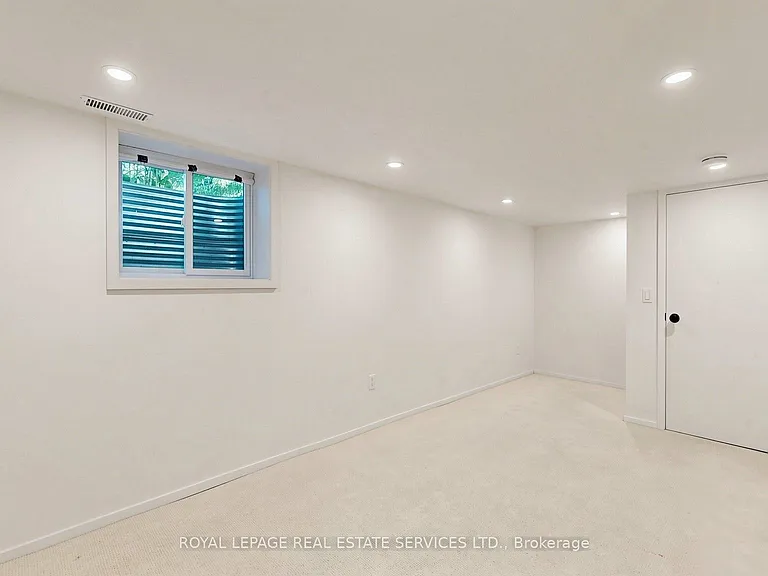255 Oakwood Cres — Photo 33