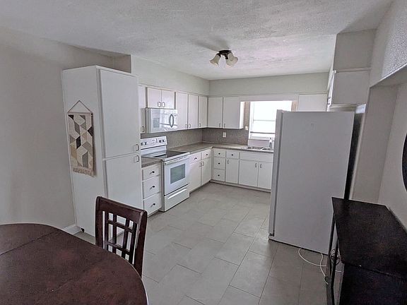 3rd image of 3814 W Carmen St