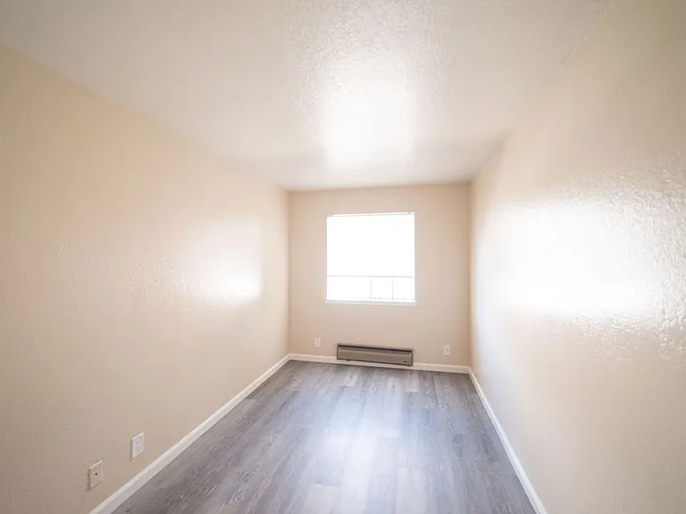 Beacon Hill Apartments — Photo 12