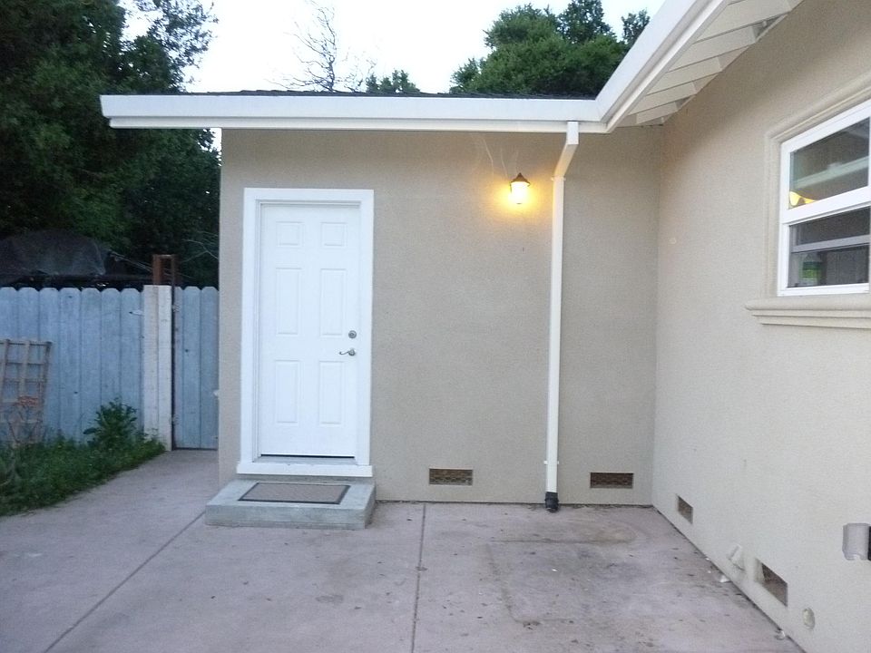 1st image of 21901 Gardenview Ln
