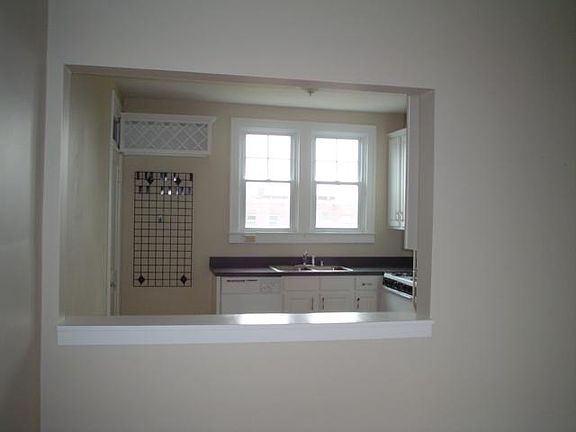 3rd image of 1823 Roanoke Ave