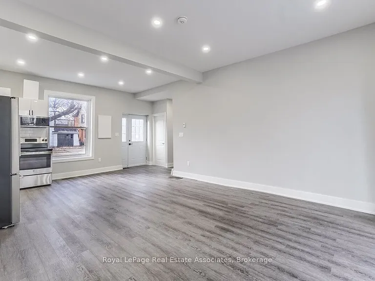 39 Welland Ave S #1 — Photo 11