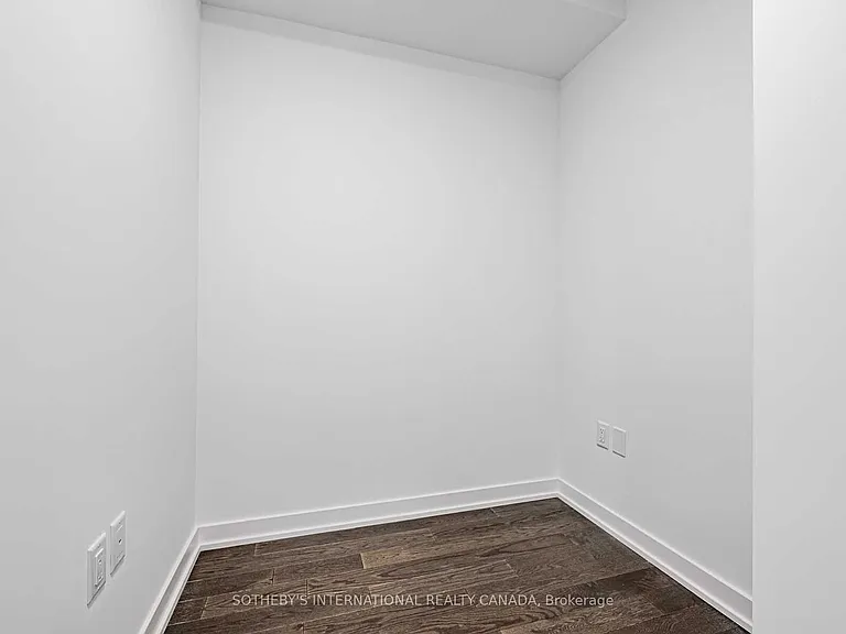 357 King St W #806 — Photo 17