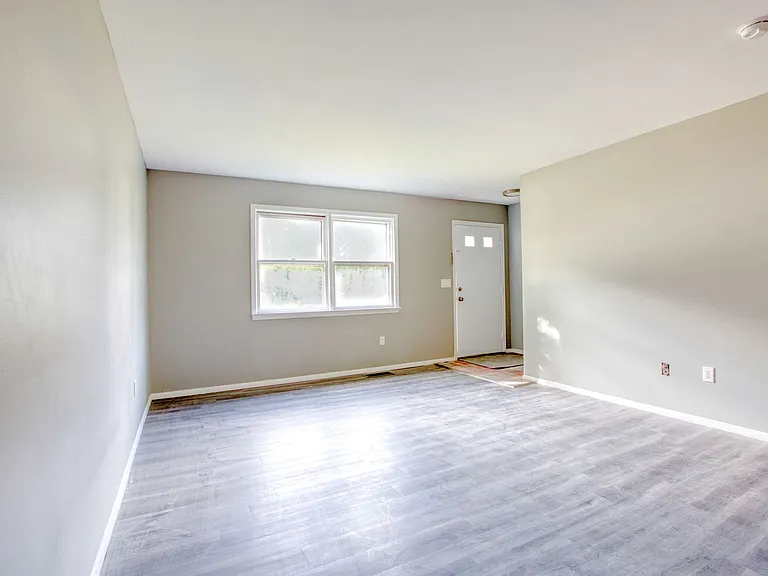 72 Caesar Dr — Photo 8